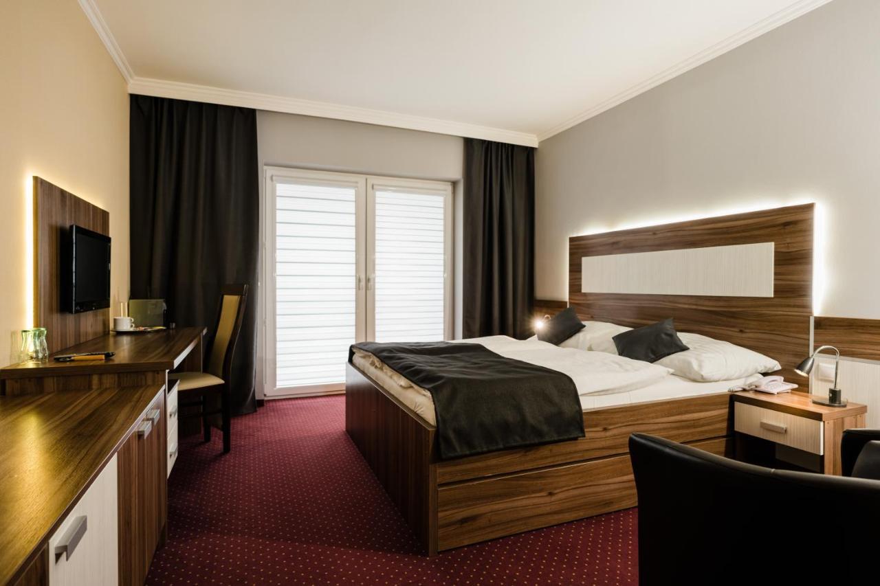 Hotel Menhard Eksteriør bilde