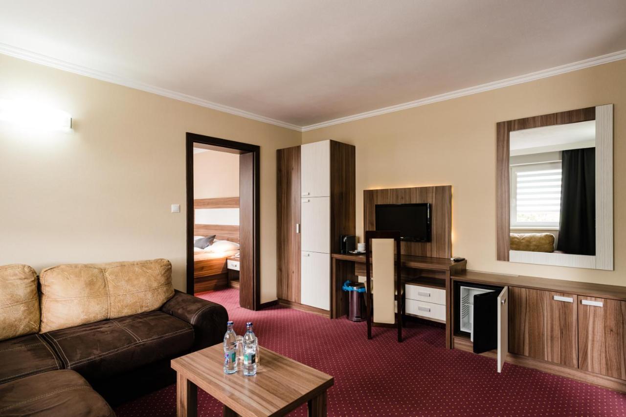 Hotel Menhard Eksteriør bilde