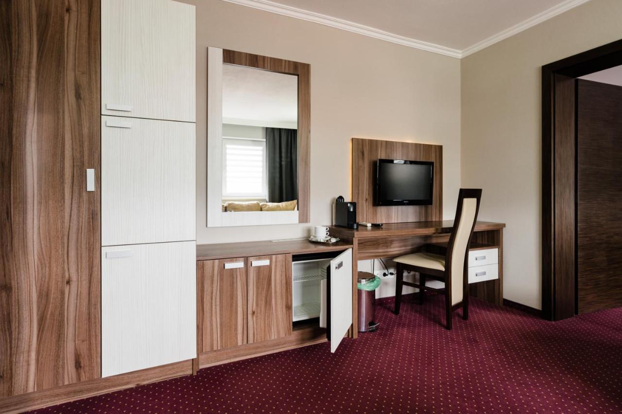 Hotel Menhard Eksteriør bilde