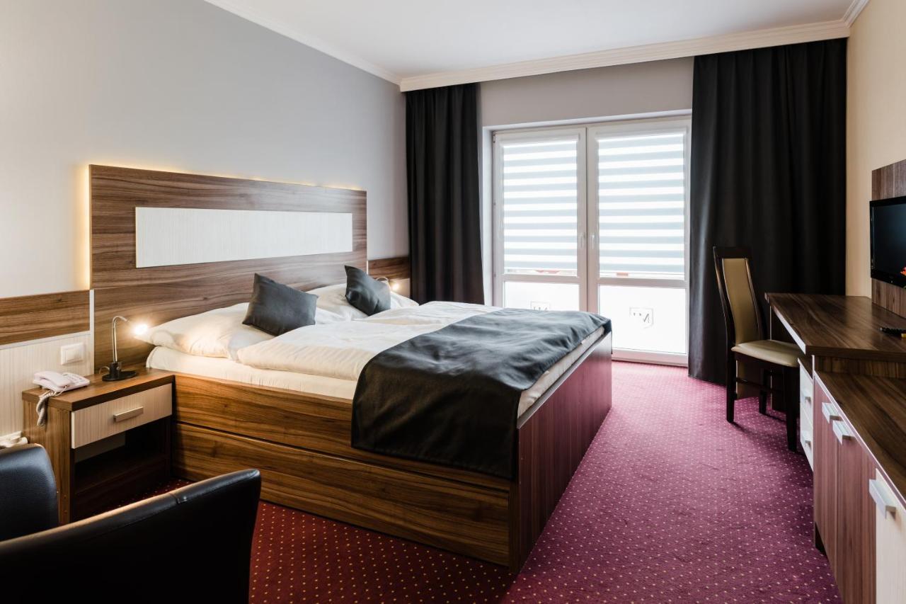 Hotel Menhard Eksteriør bilde
