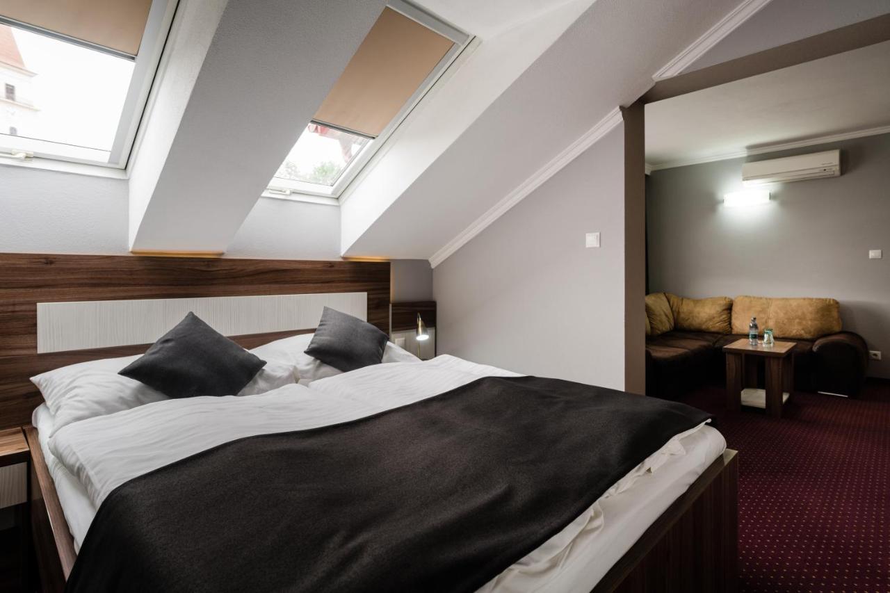 Hotel Menhard Eksteriør bilde