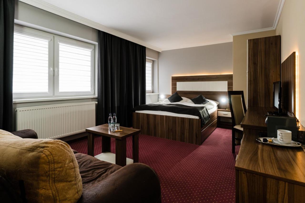 Hotel Menhard Eksteriør bilde
