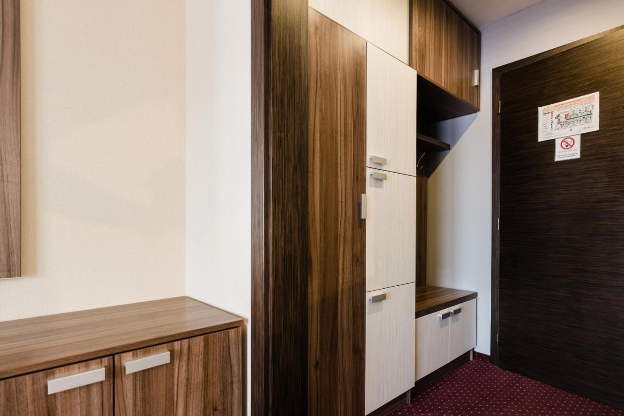 Hotel Menhard Eksteriør bilde
