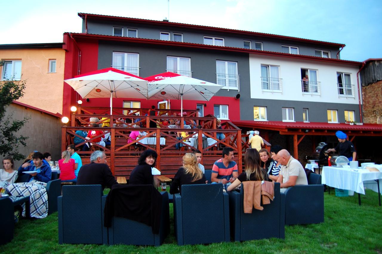 Hotel Menhard Eksteriør bilde