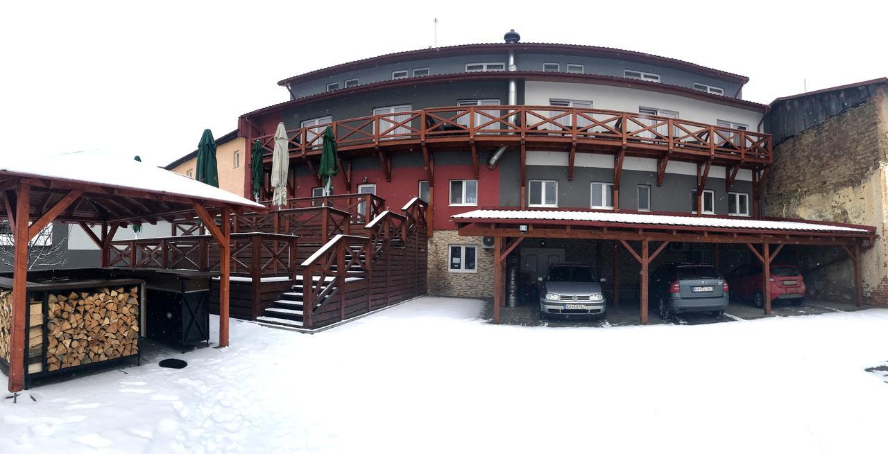 Hotel Menhard Eksteriør bilde